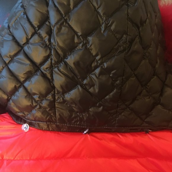 Simon Chang Red & Black Long Down Jacket with Fur Collar & Quilted Patterns - Picture 12 of 16